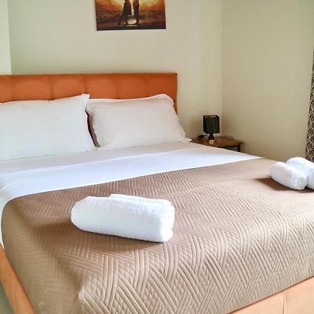 Crown Deluxe Apartments Sarandë Eksteriør billede