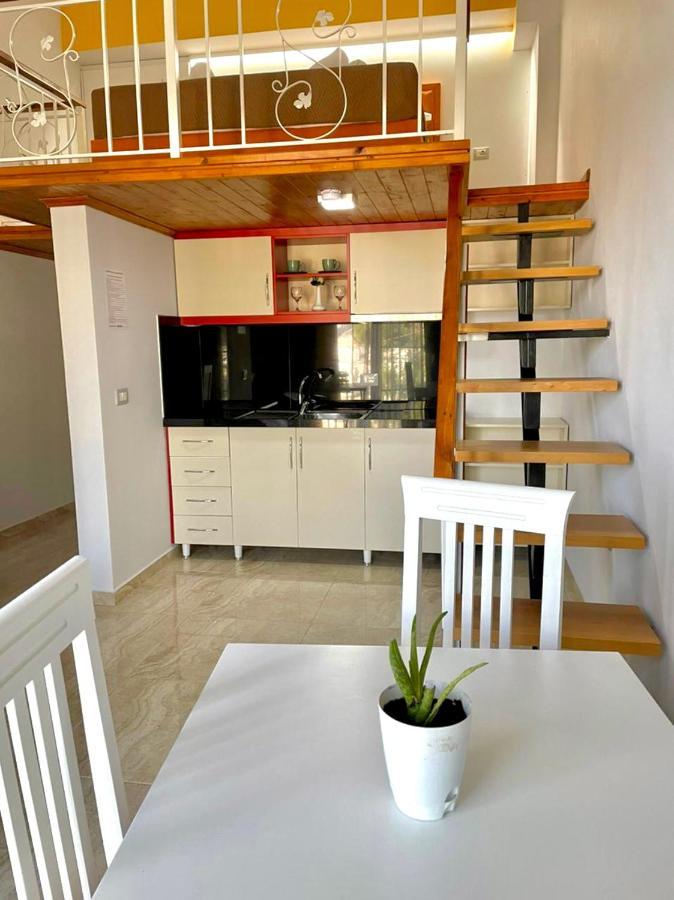 Crown Deluxe Apartments Sarandë Eksteriør billede