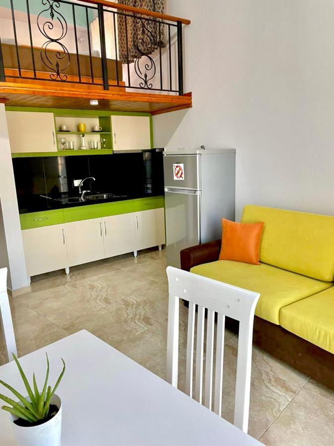 Crown Deluxe Apartments Sarandë Eksteriør billede