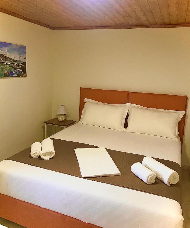 Crown Deluxe Apartments Sarandë Eksteriør billede