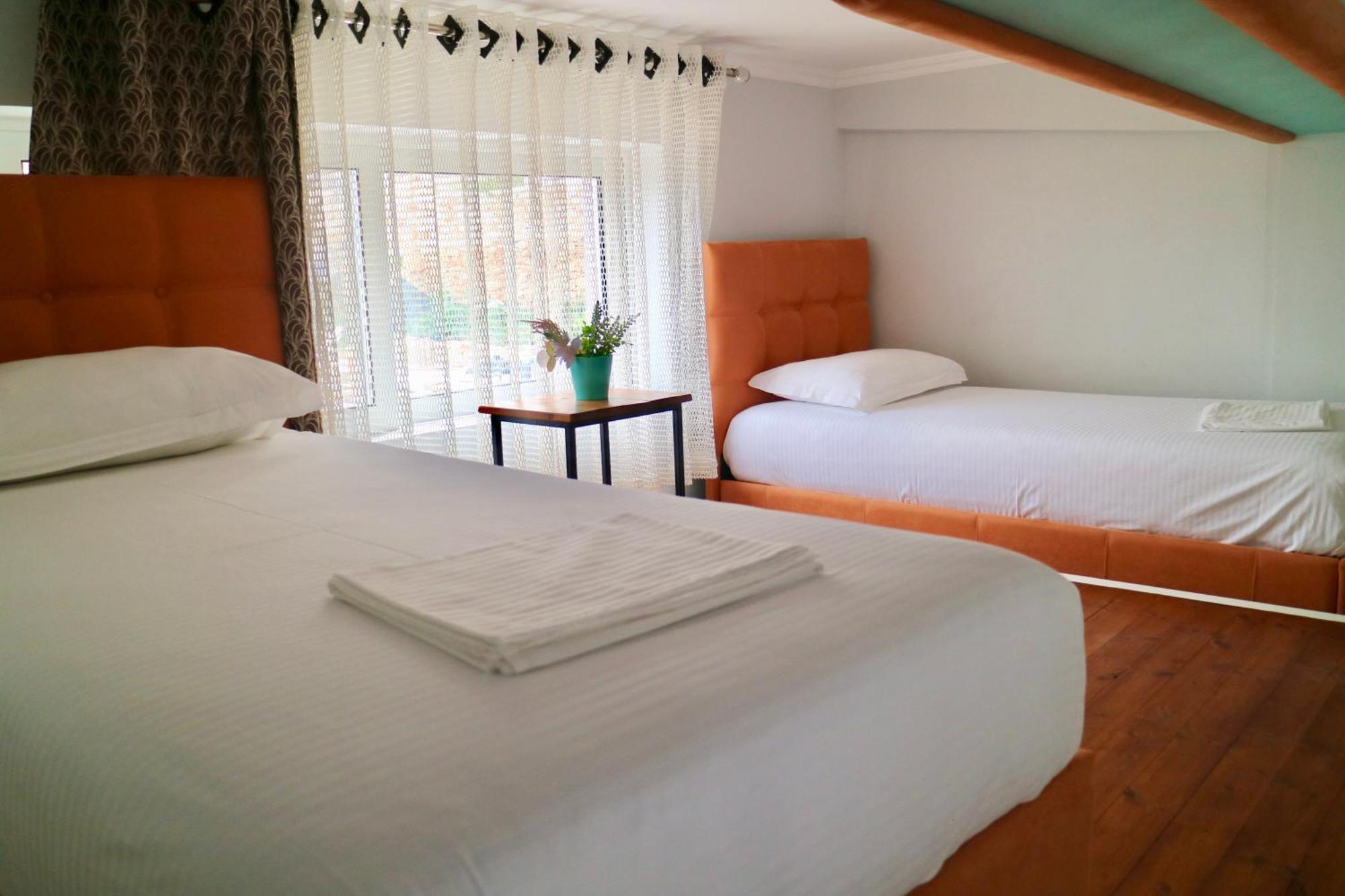 Crown Deluxe Apartments Sarandë Eksteriør billede