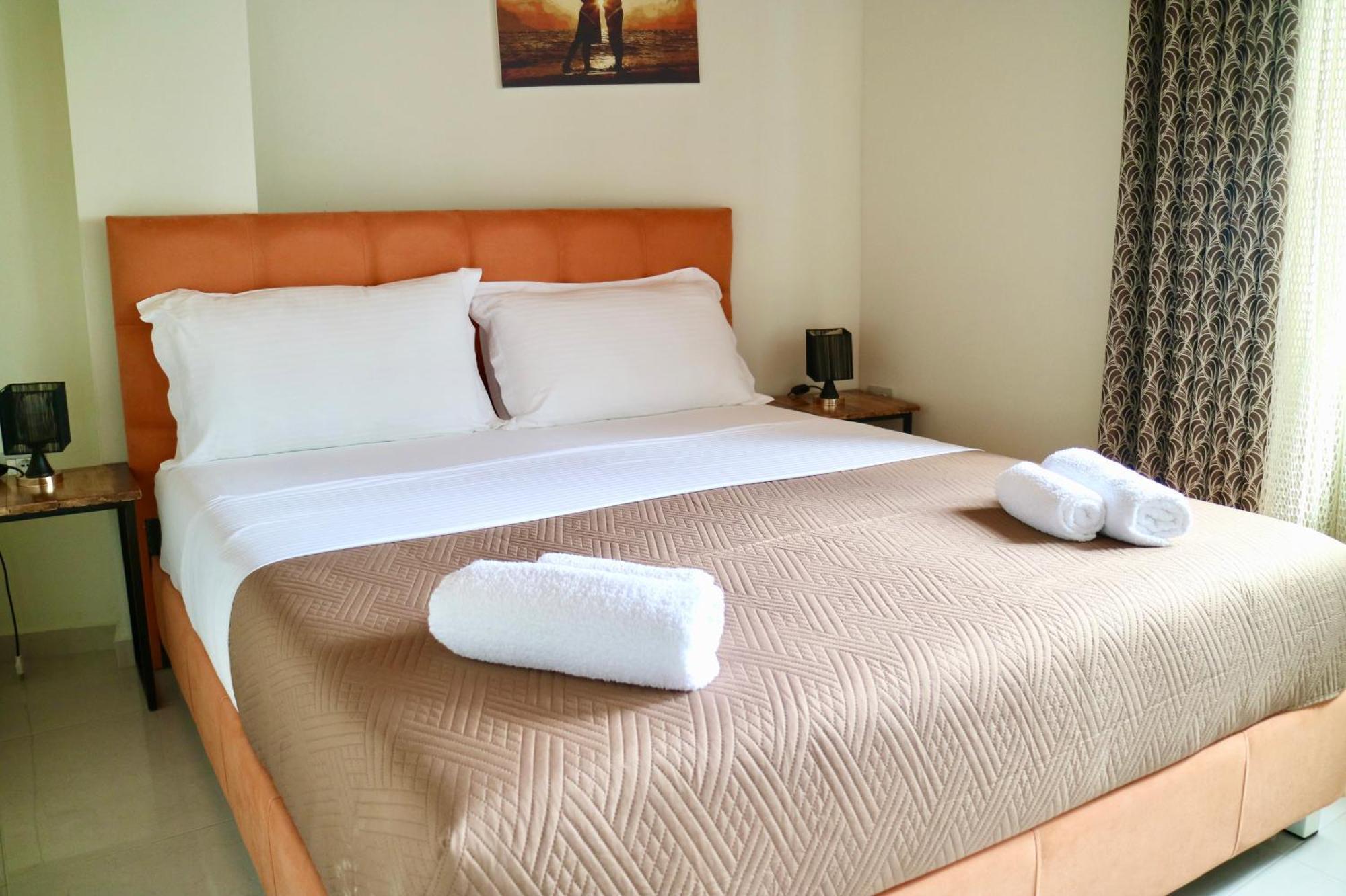Crown Deluxe Apartments Sarandë Eksteriør billede