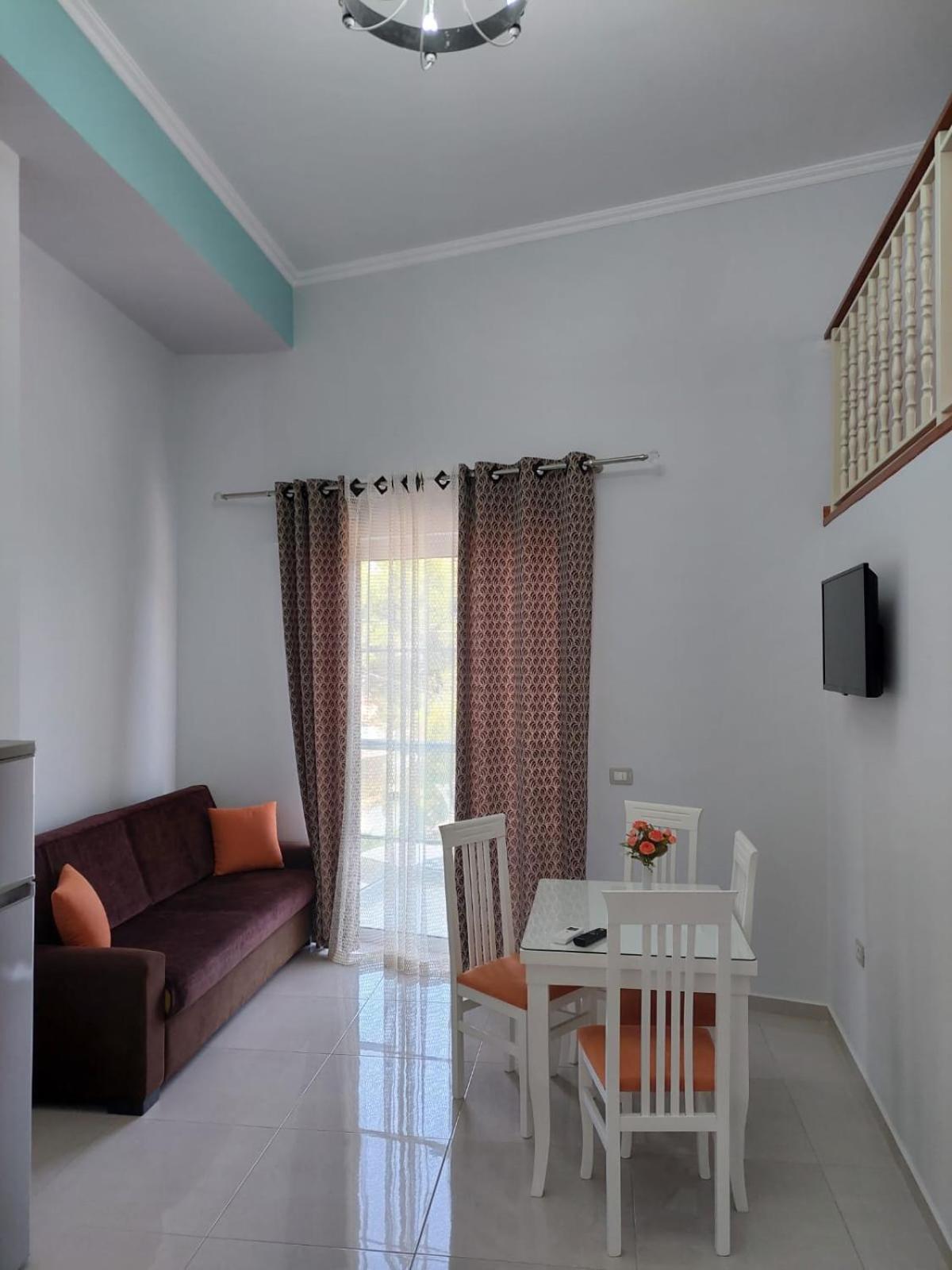 Crown Deluxe Apartments Sarandë Værelse billede