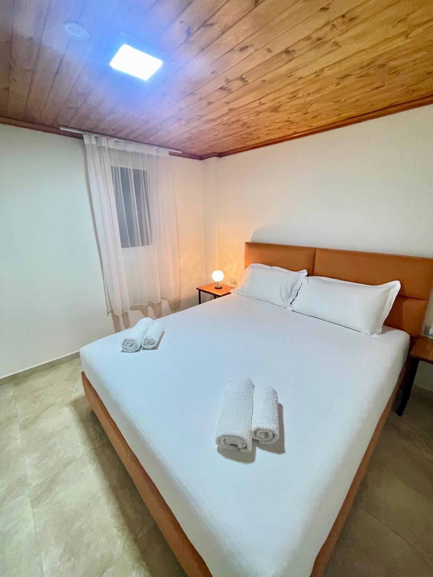 Crown Deluxe Apartments Sarandë Eksteriør billede
