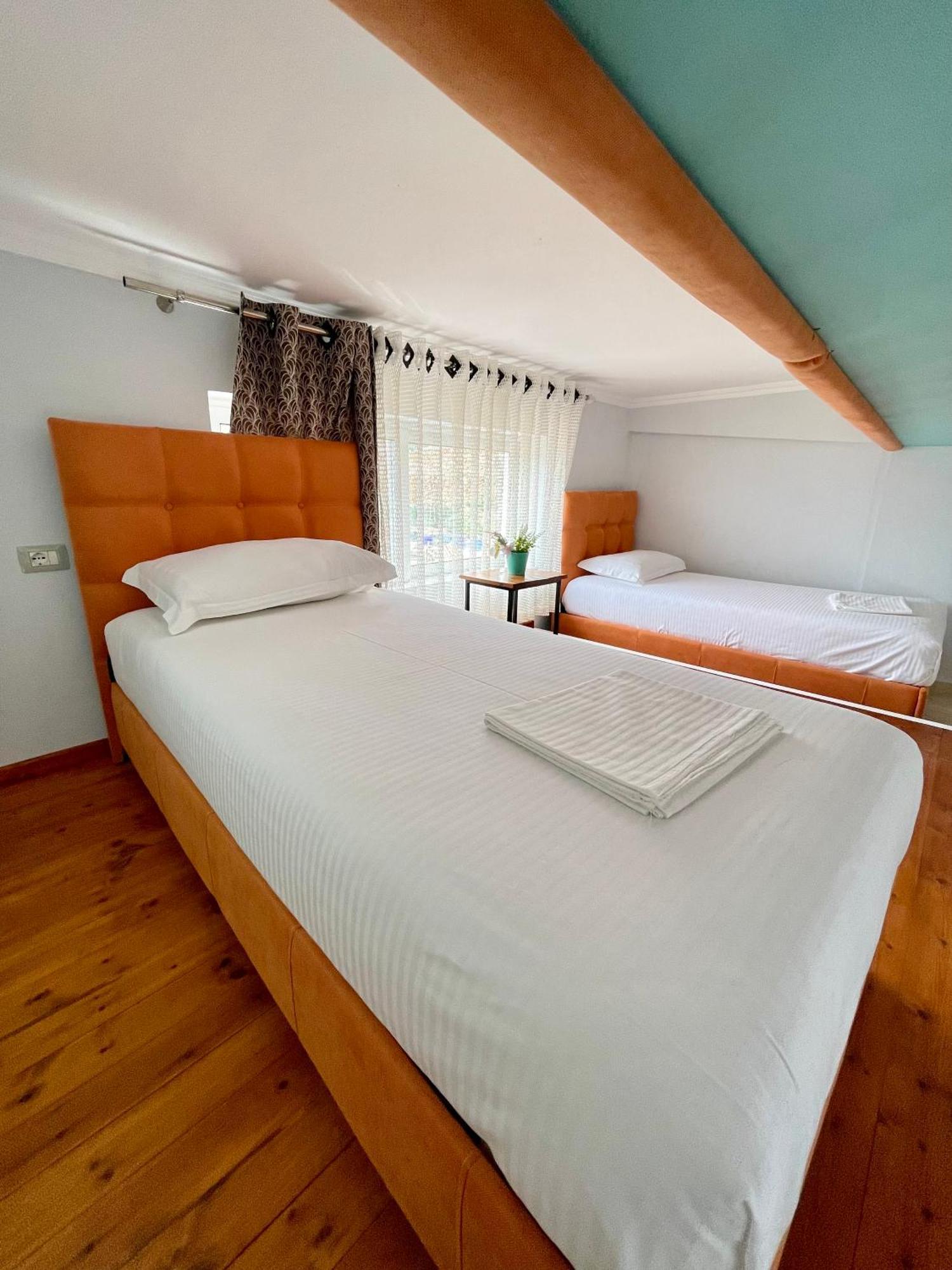 Crown Deluxe Apartments Sarandë Eksteriør billede