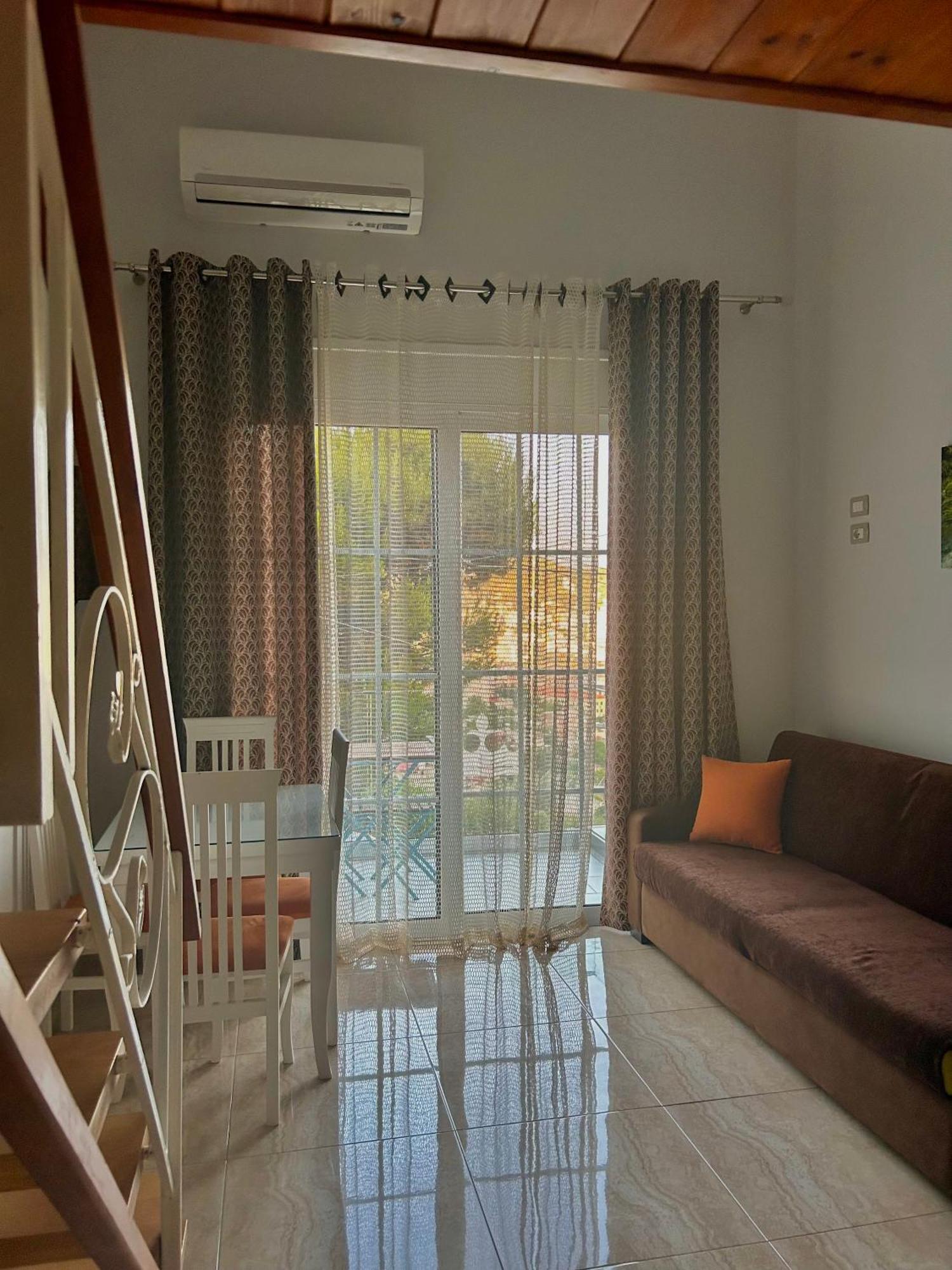 Crown Deluxe Apartments Sarandë Eksteriør billede