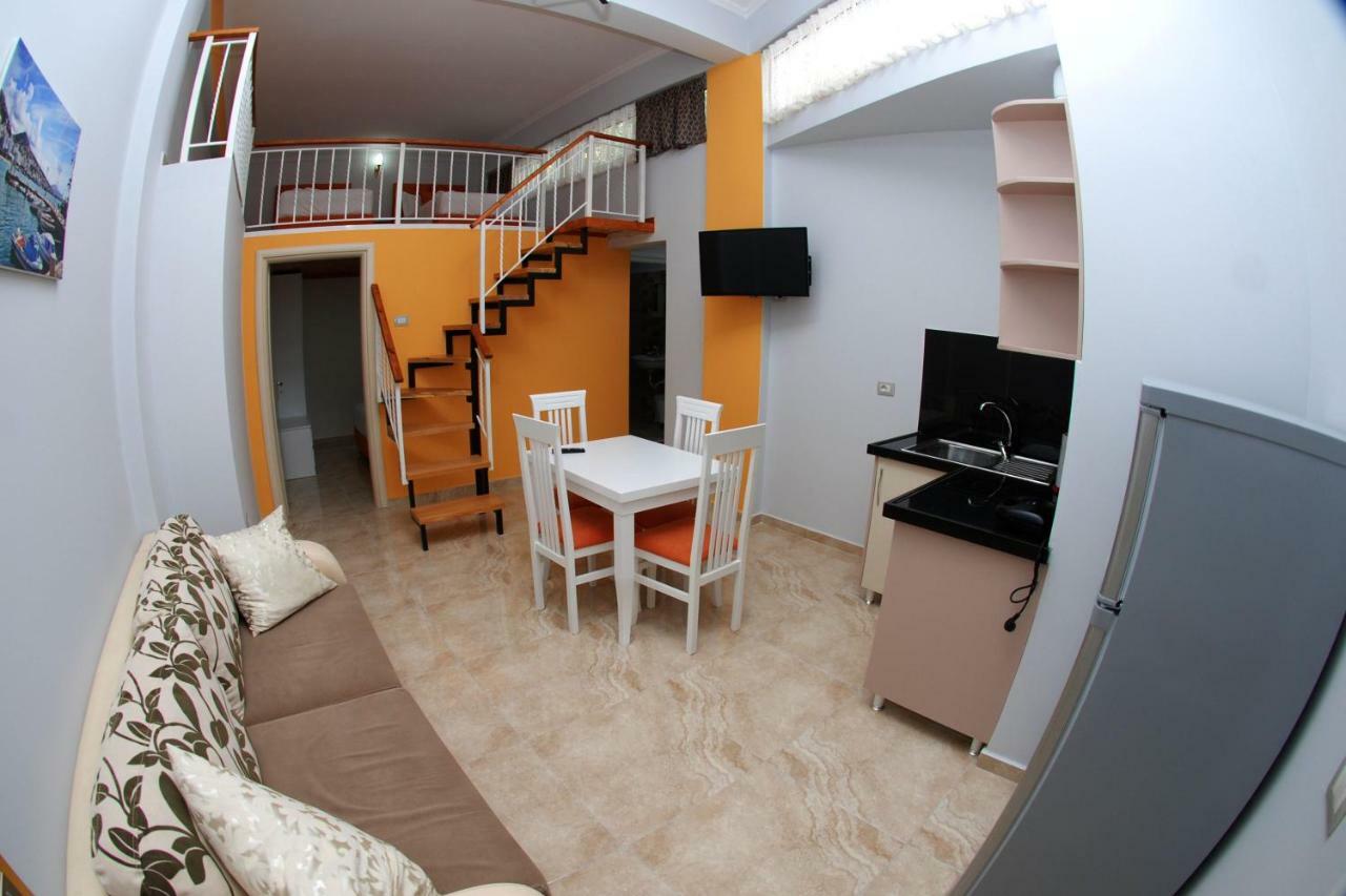 Crown Deluxe Apartments Sarandë Eksteriør billede
