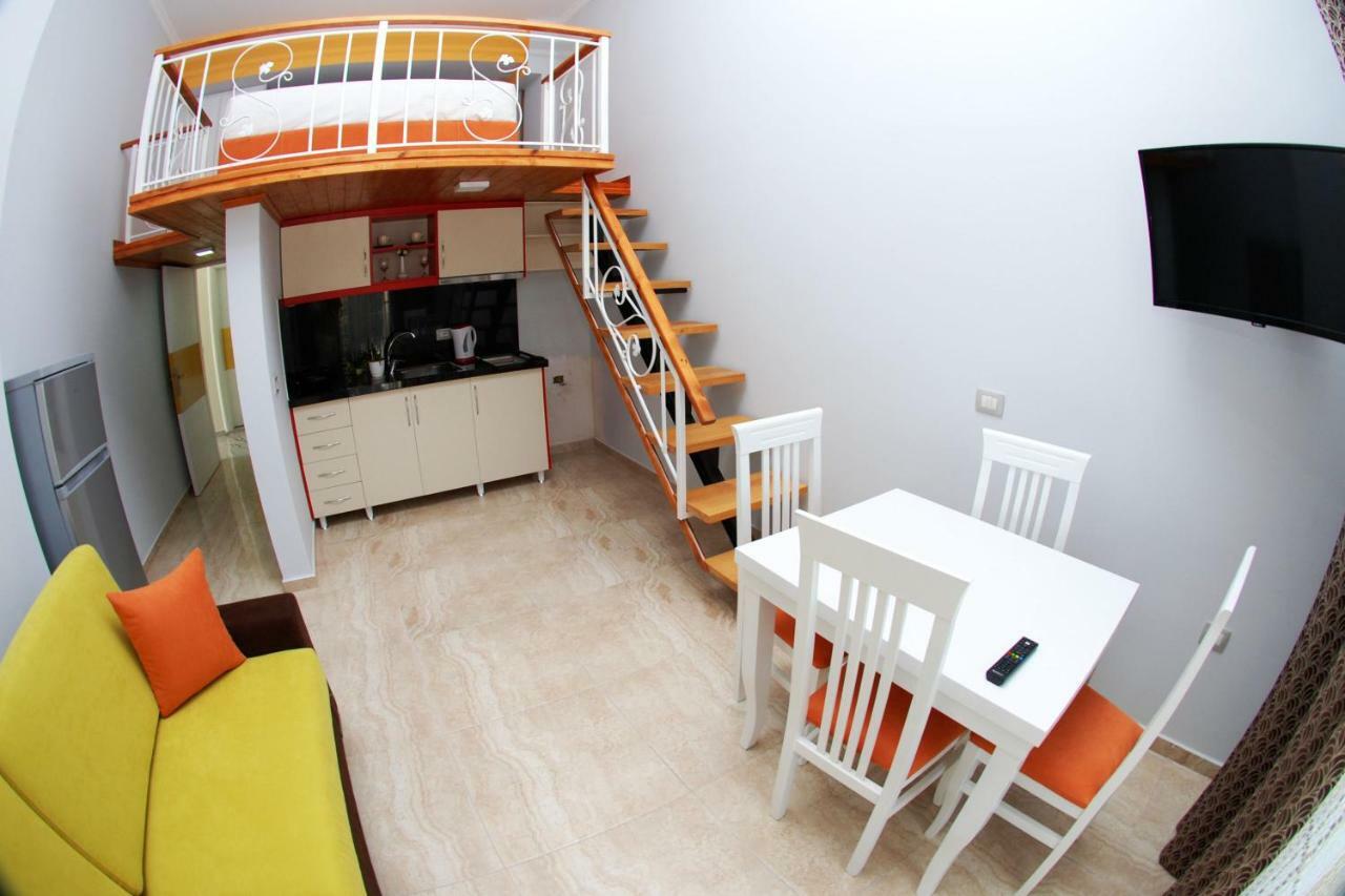 Crown Deluxe Apartments Sarandë Eksteriør billede